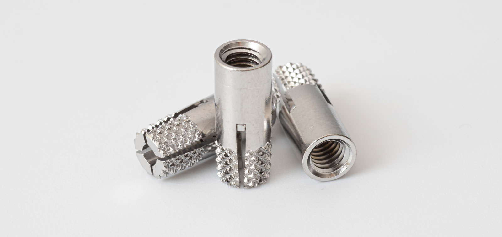 インサートナットのクロームめっき